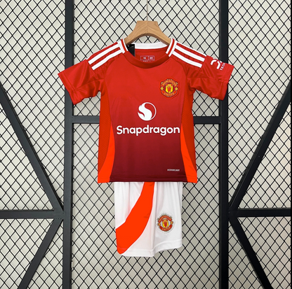 Equipación infantil del Manchester United 24/25