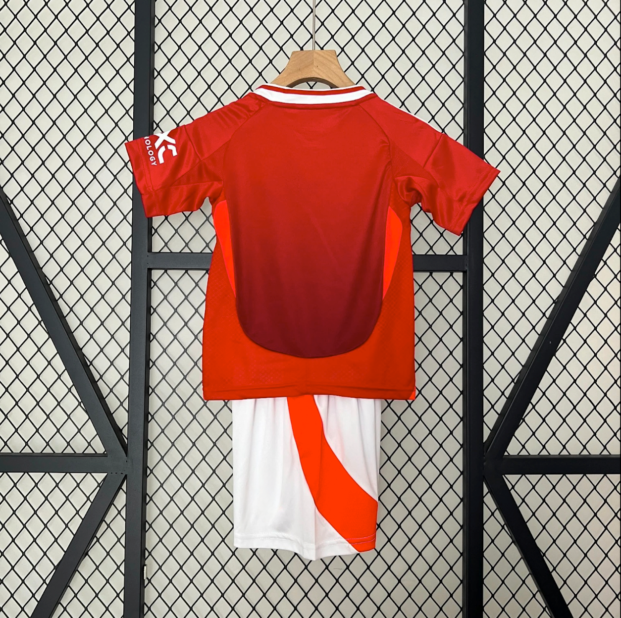 Equipación infantil del Manchester United 24/25