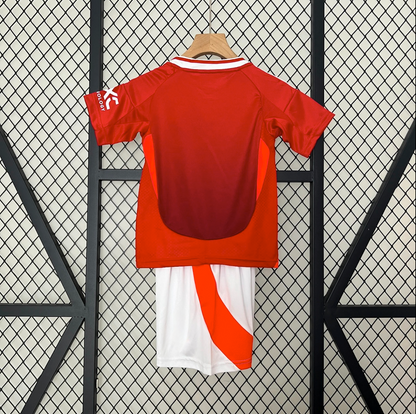 Equipación infantil del Manchester United 24/25