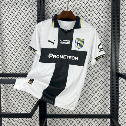 Camiseta local del Parma 2025/26