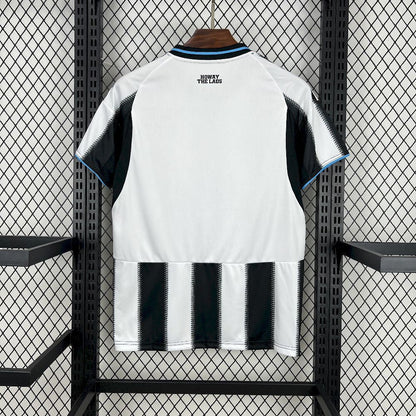 Camiseta local del Newcastle United 2025/26