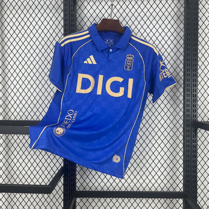 Camiseta local del Real Oviedo 2025/26