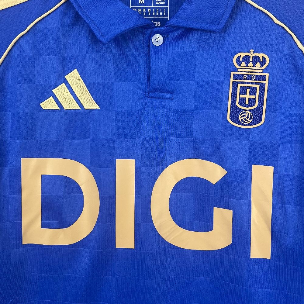 Camiseta local del Real Oviedo 2025/26