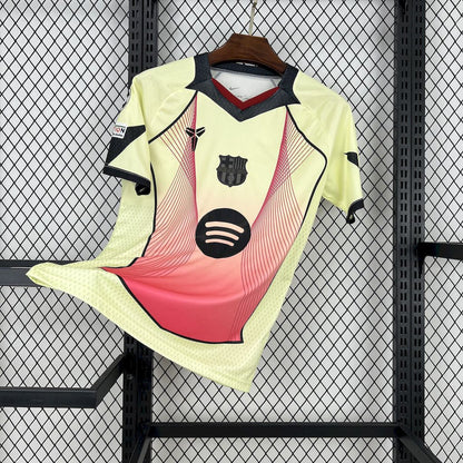 Camiseta especial amarilla/rosa del FC Barcelona 2025/26