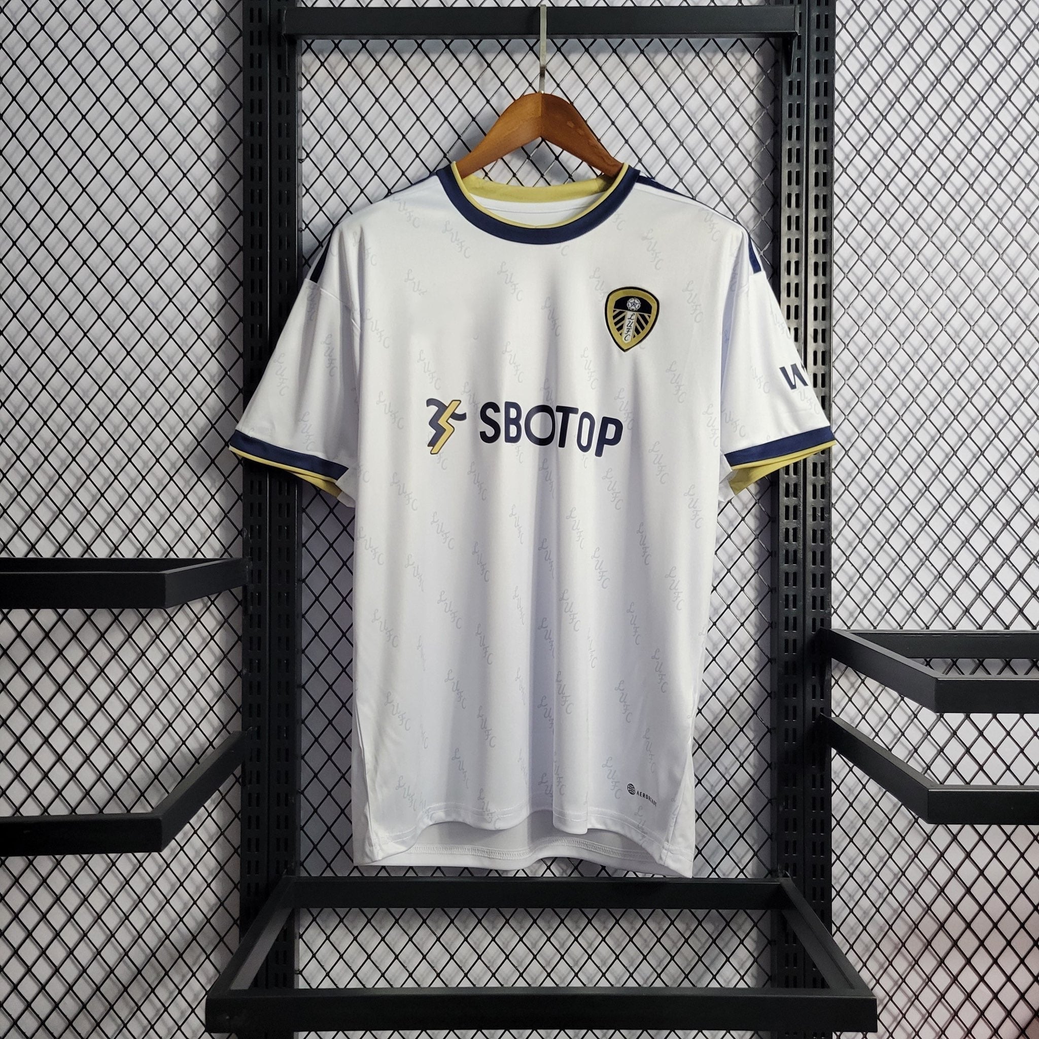 Equipación local del Leeds 2022-2023