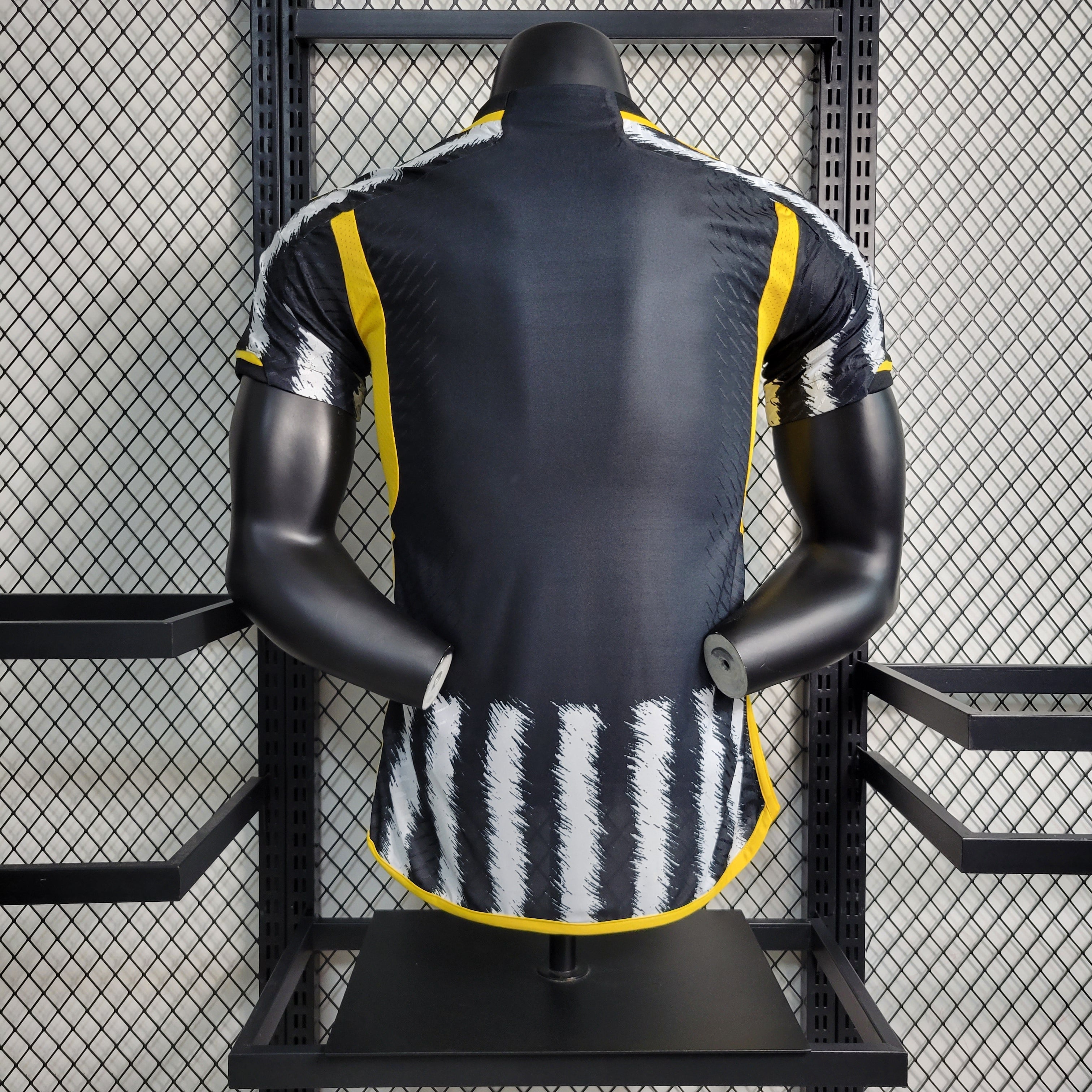 Equipación local de la Juventus (versión jugador) 2023/2024