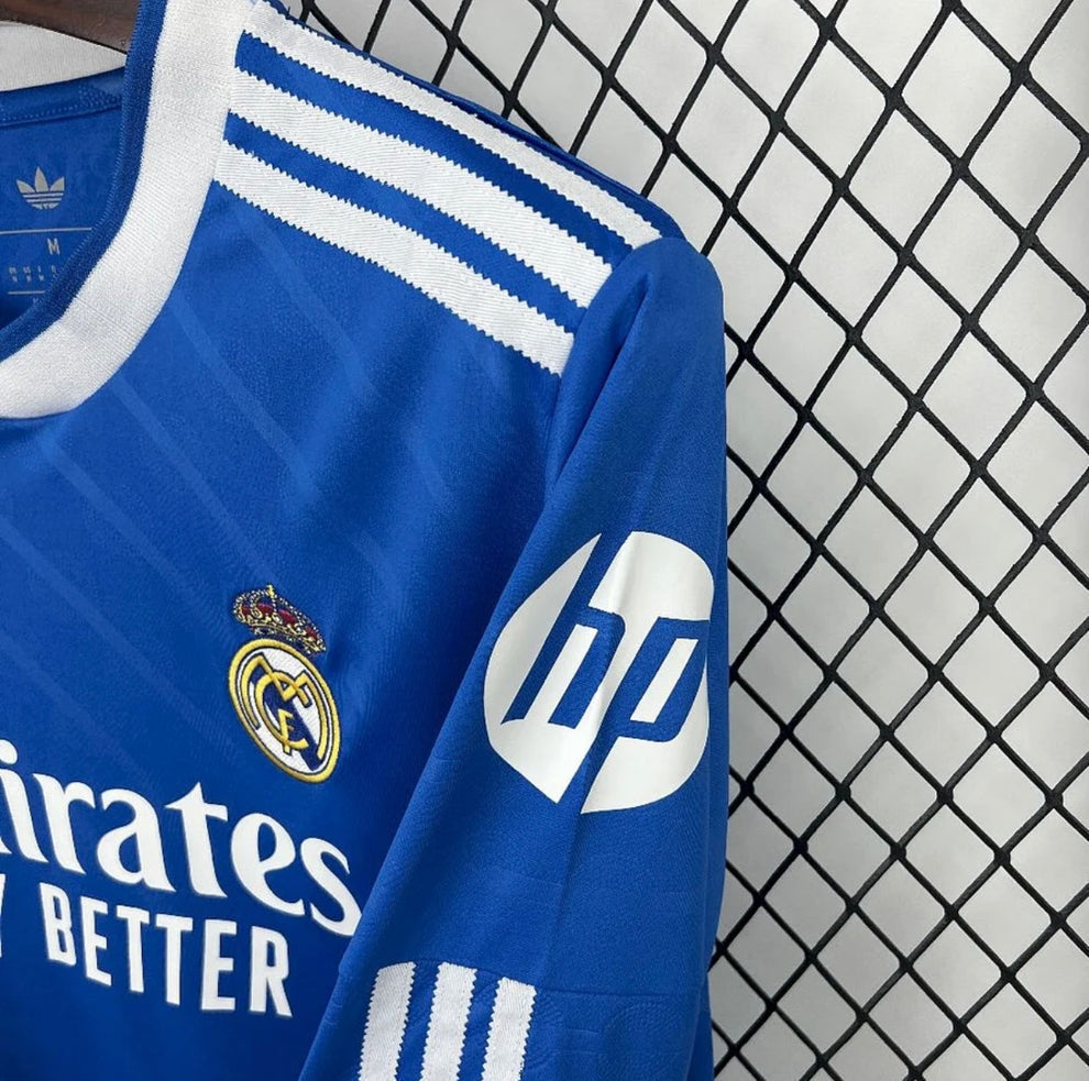 Tercera equipación de manga larga del Real Madrid 2025/26