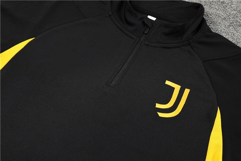 Equipación negra y amarilla de la Juventus 2023-2024