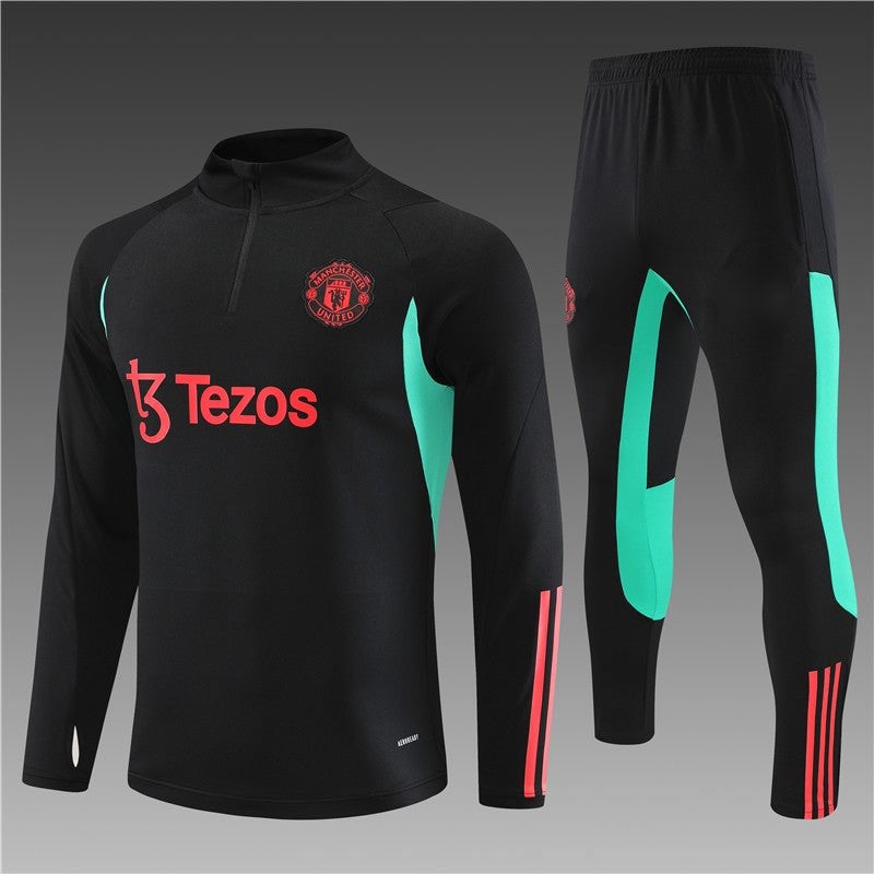 Conjunto negro y rojo del Manchester United 2023-2024
