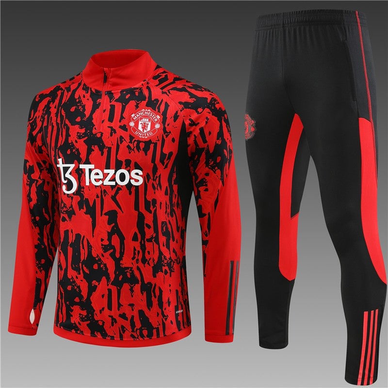 Equipación roja y negra del Manchester United 2023-2024