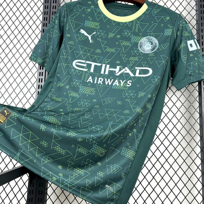 Cuarta equipación del Manchester City 2025/26