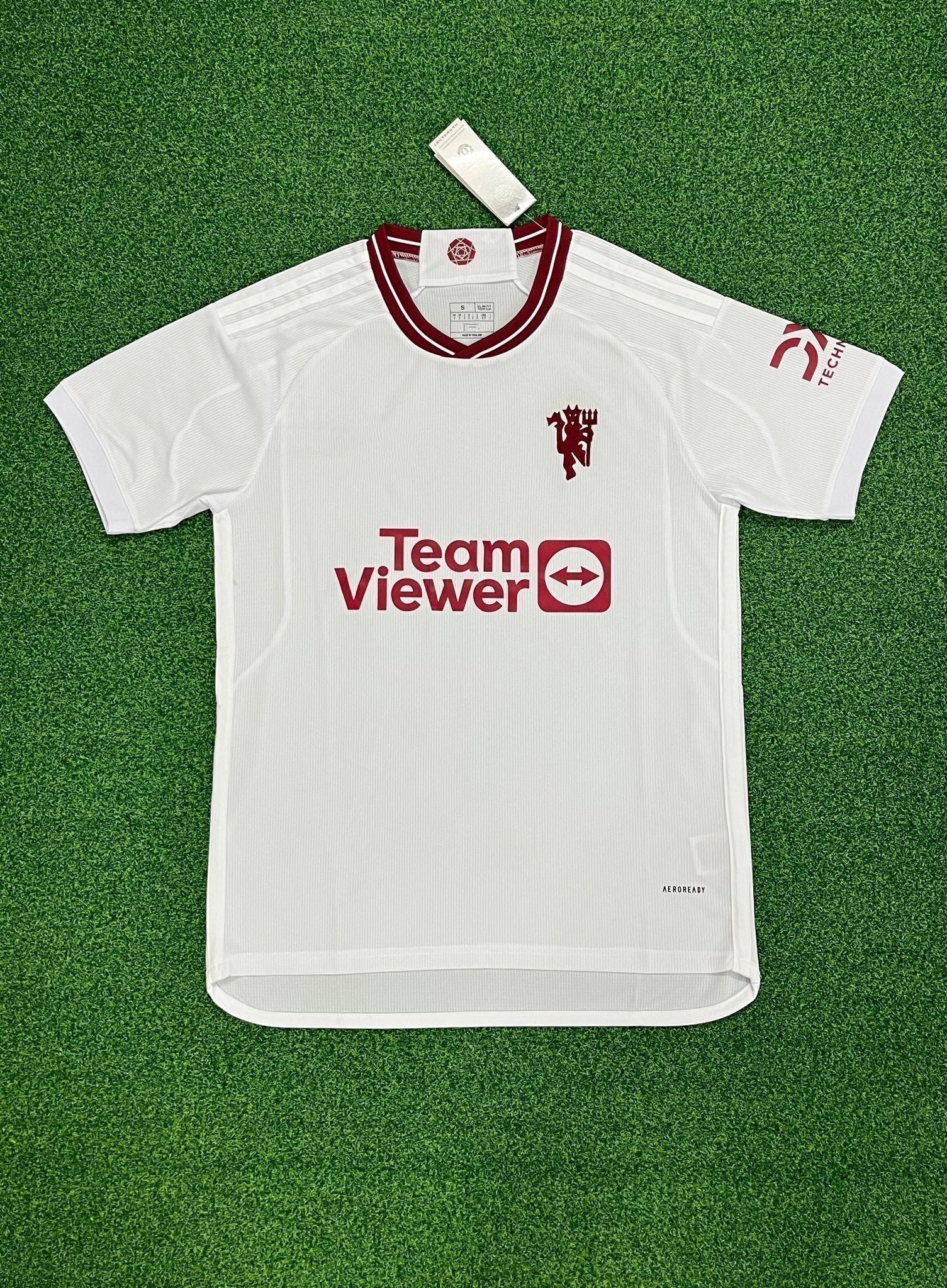 Tercera equipación del Manchester United 2023-2024