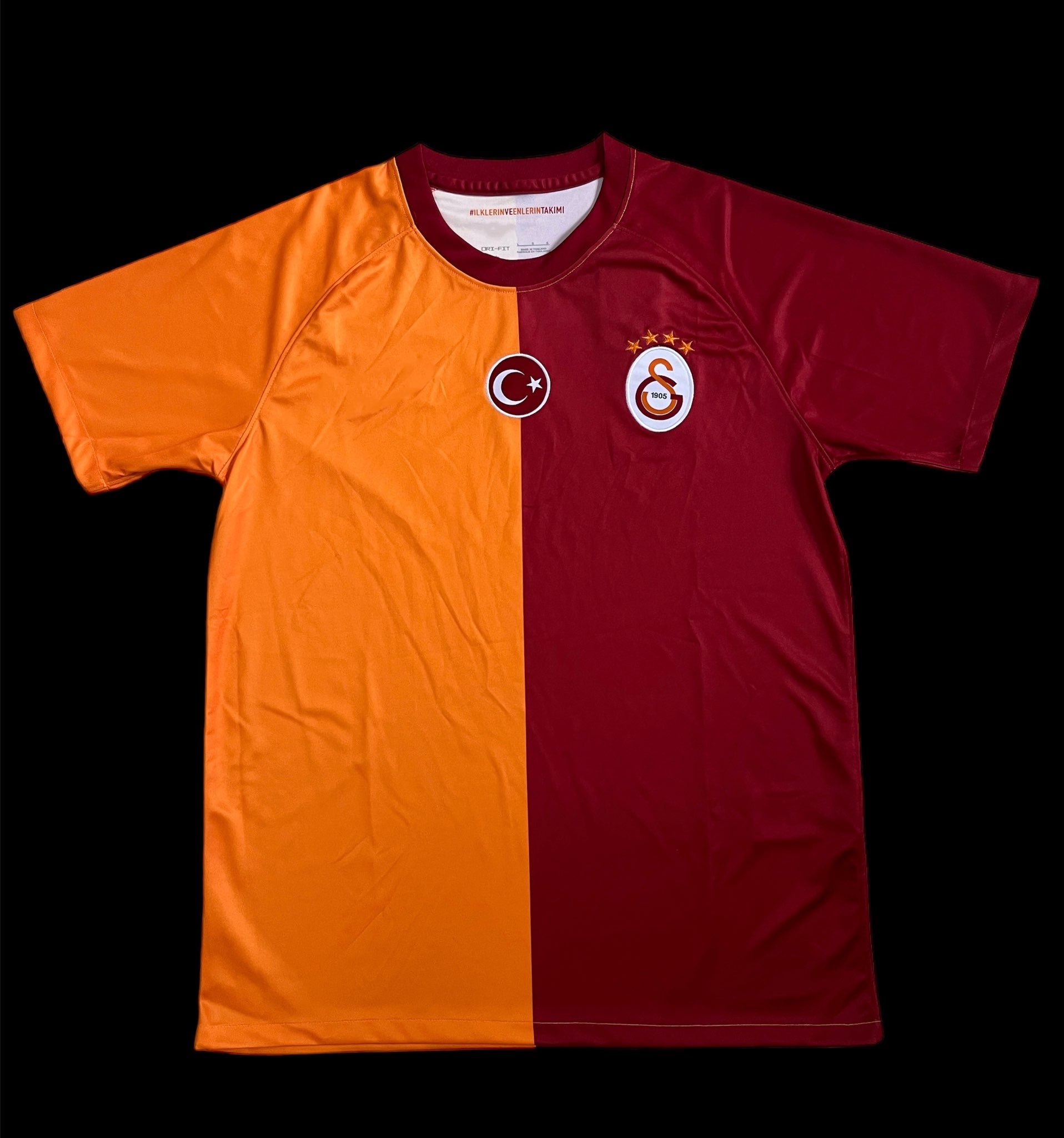 Camiseta local del Galatasaray 2023-2024