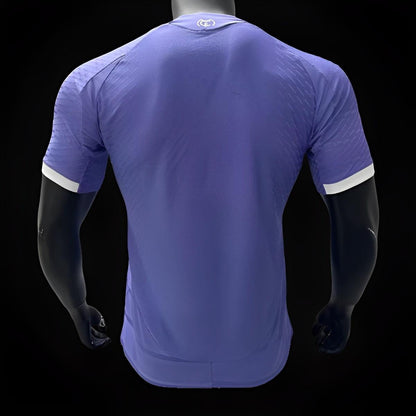 Camiseta de edición especial del Real Madrid, versión jugador, color morado, temporada 2023/24