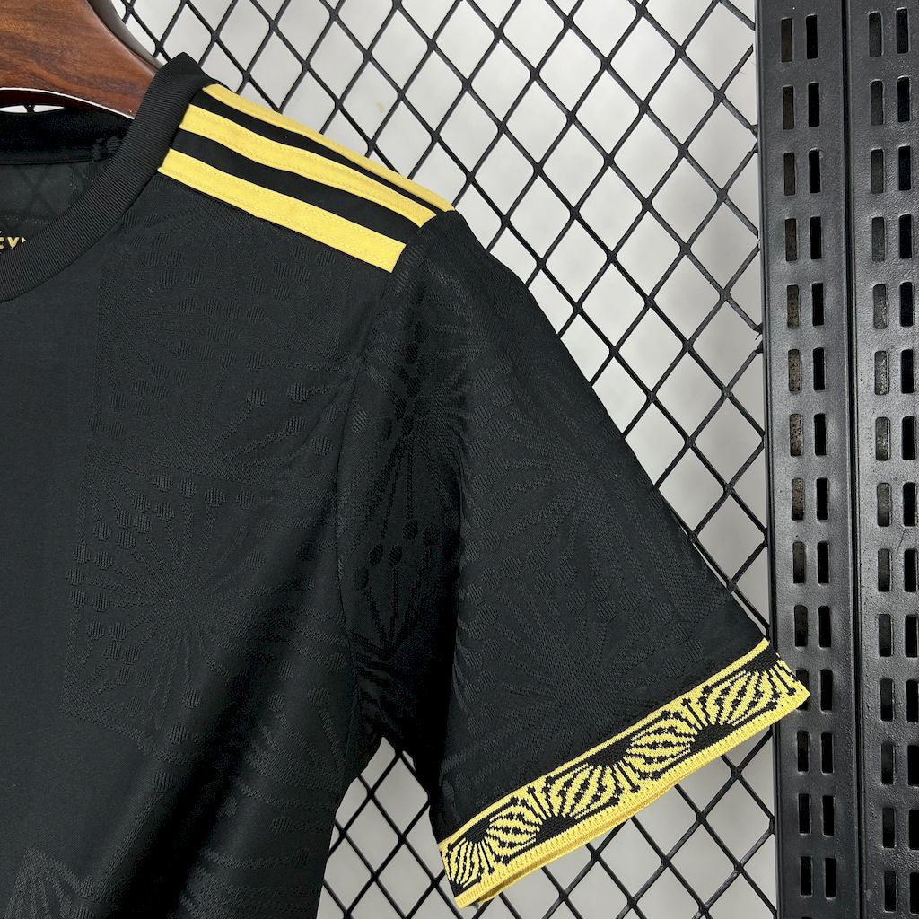 Camiseta dorada y negra de México 2025/26