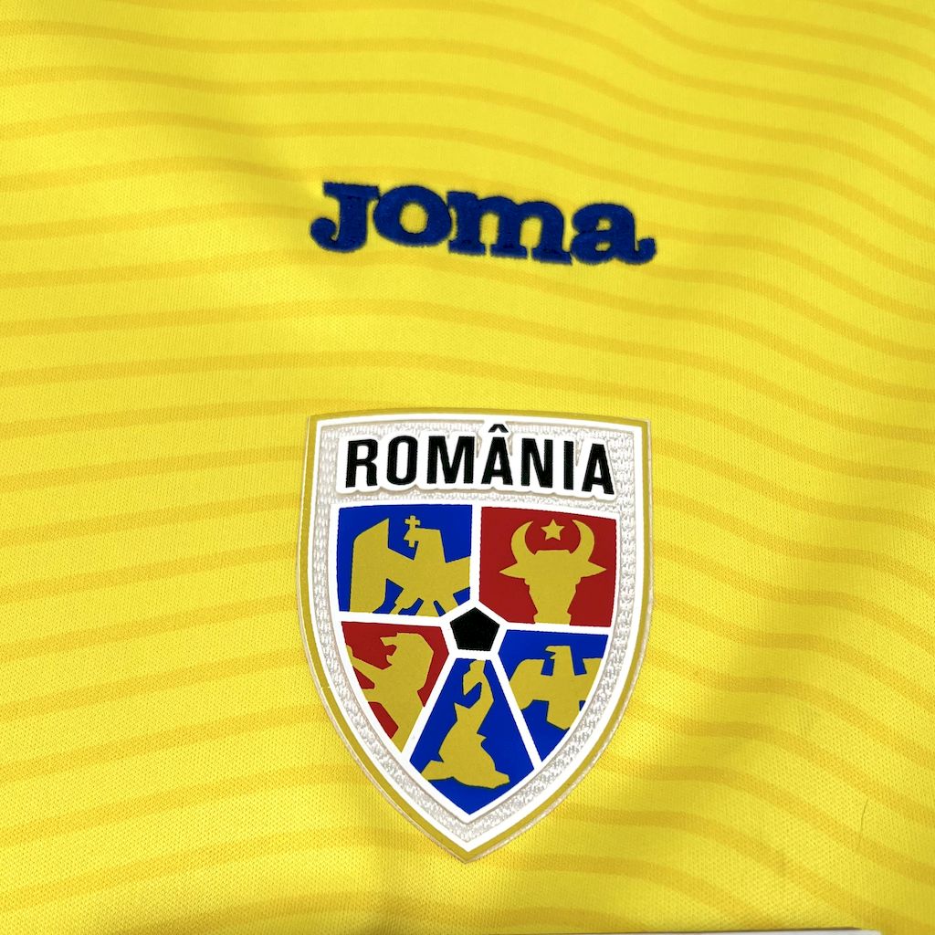 Camiseta de local de Rumania 2025/26