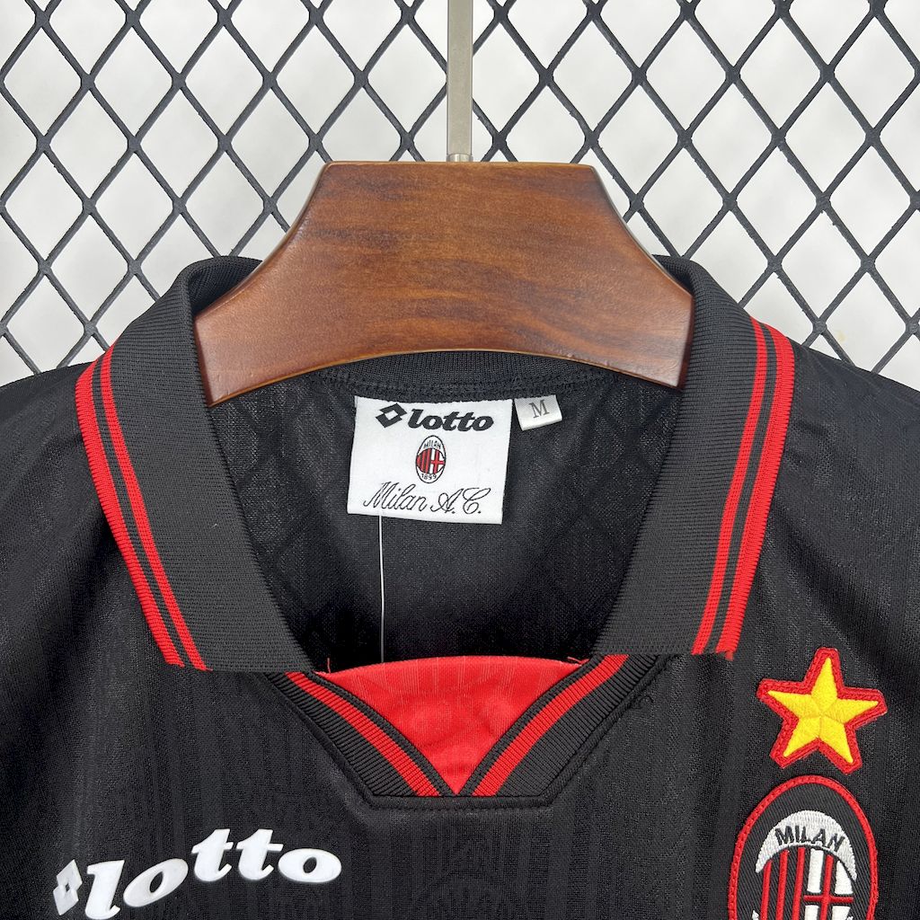Camiseta retro de la tercera equipación del AC Milan 1997/98
