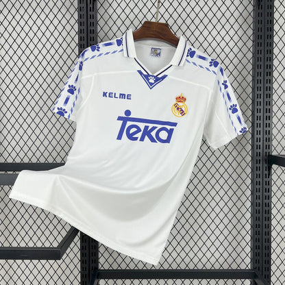 Camiseta retro del Real Madrid (temporada 1996/97)