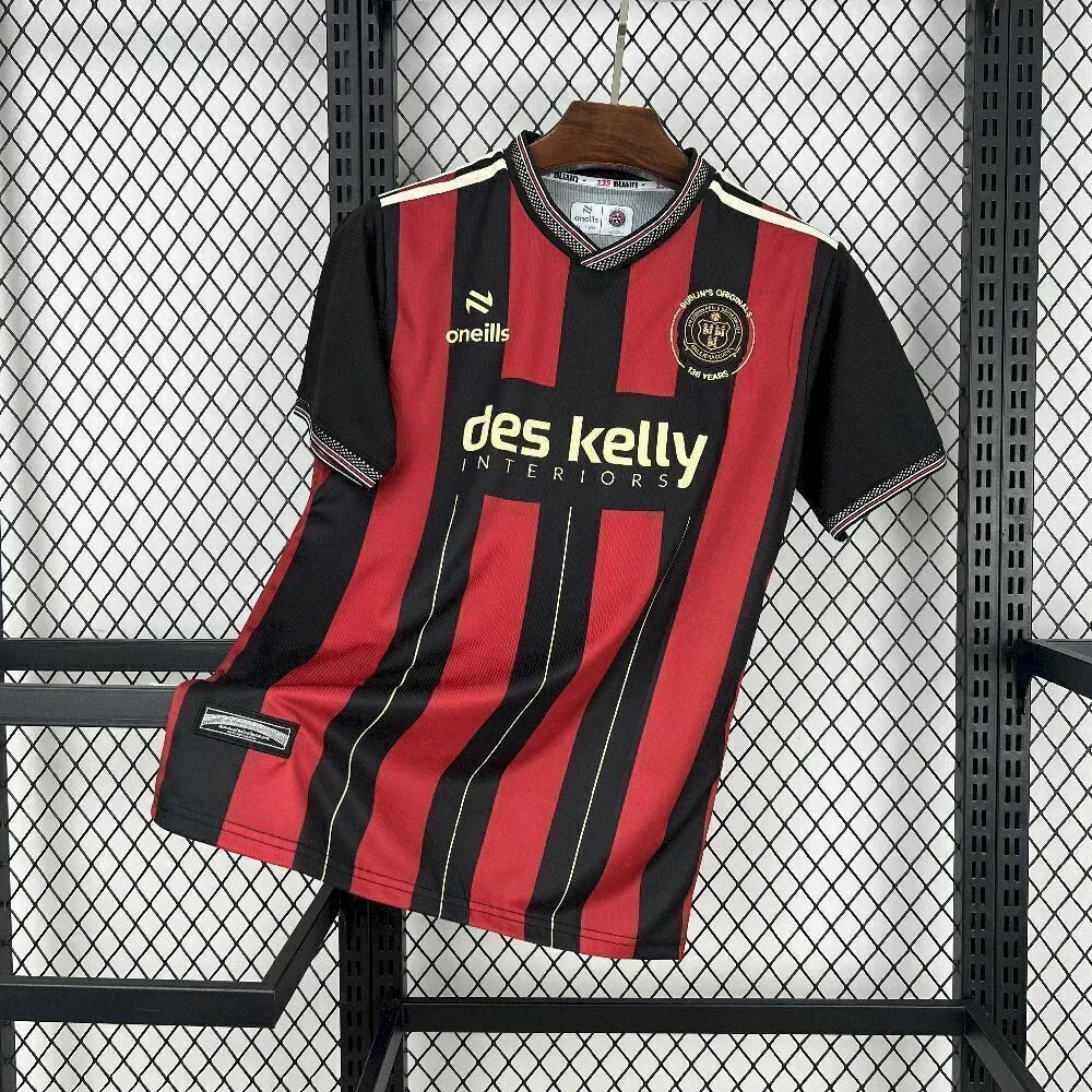 Camiseta local de los Bohemians 2025/26