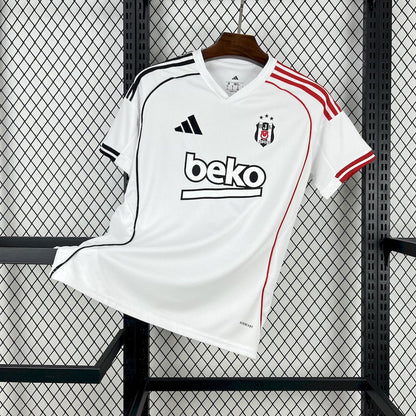 Camiseta local del Besiktas 2025/26