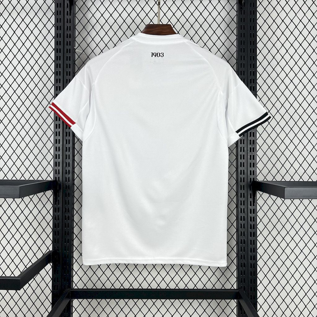 Camiseta local del Besiktas 2025/26