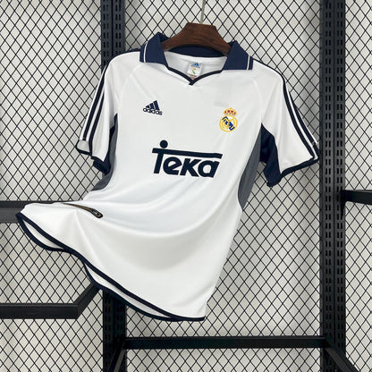 Camiseta retro del Real Madrid de la temporada 2000/01
