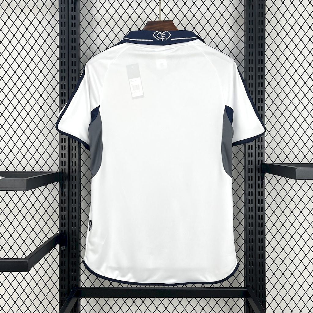 Camiseta retro del Real Madrid de la temporada 2000/01
