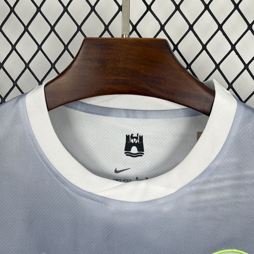 Camiseta de visitante del Wolfsburg 2025/26
