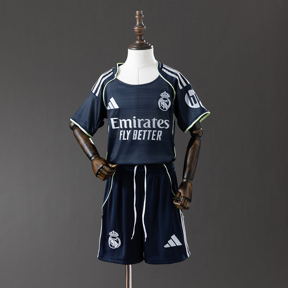 Equipación visitante infantil del Real Madrid 25/26