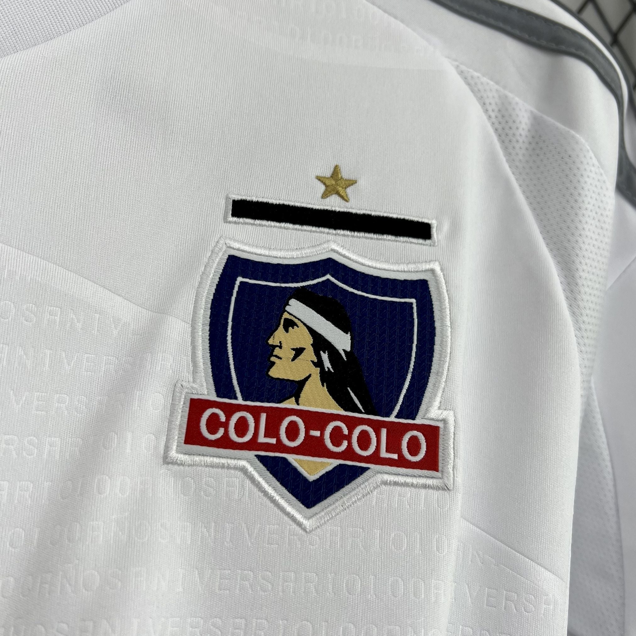 Camiseta local del Colo Colo 2025/26