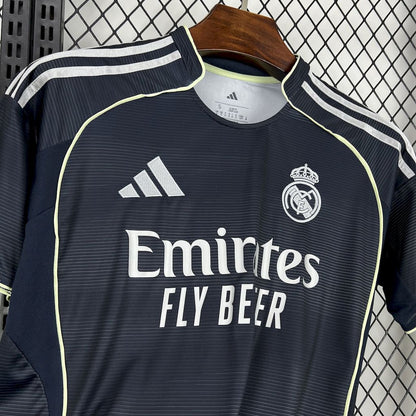 Camiseta visitante del Real Madrid 2025/26