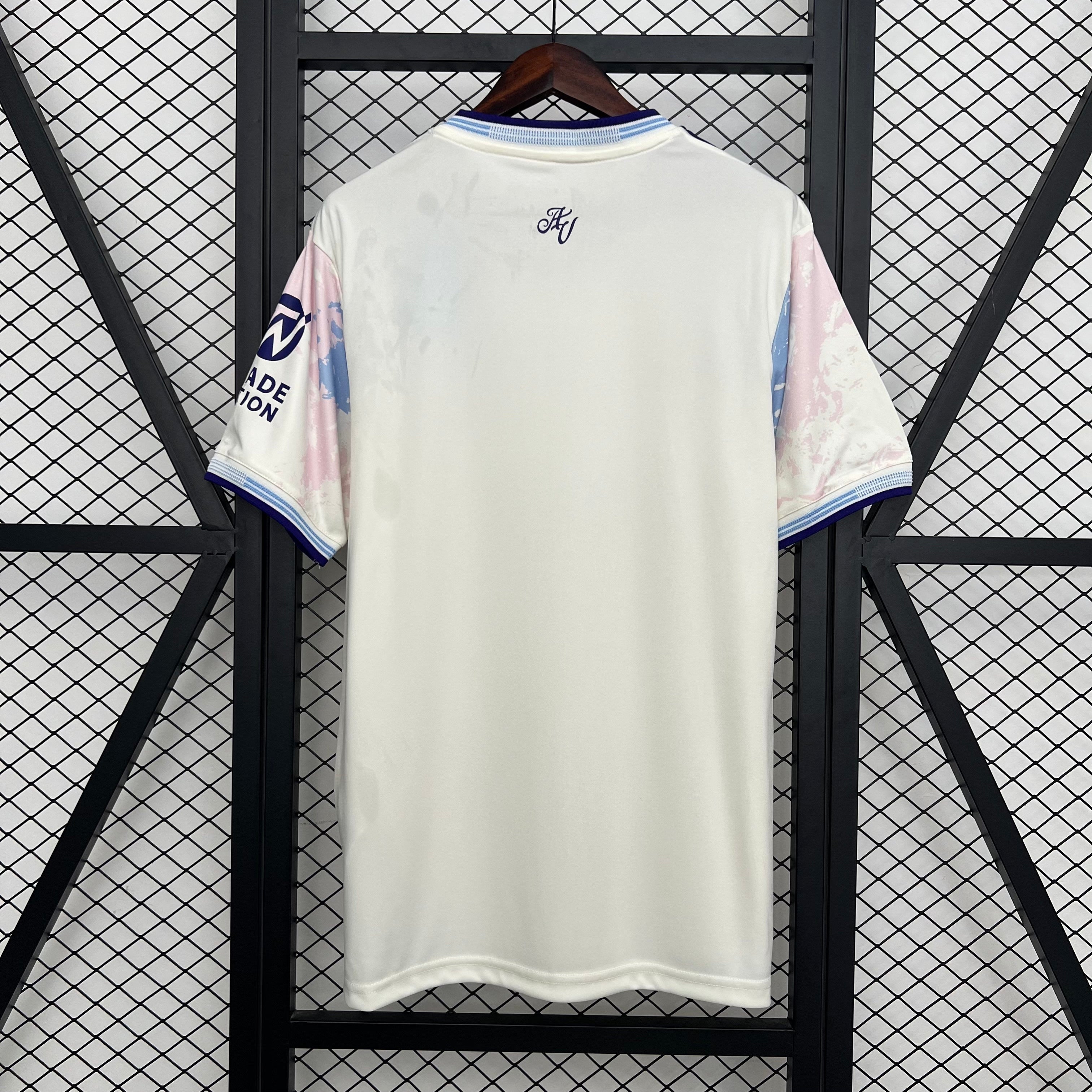 Tercera equipación del Aston Villa 2025/26