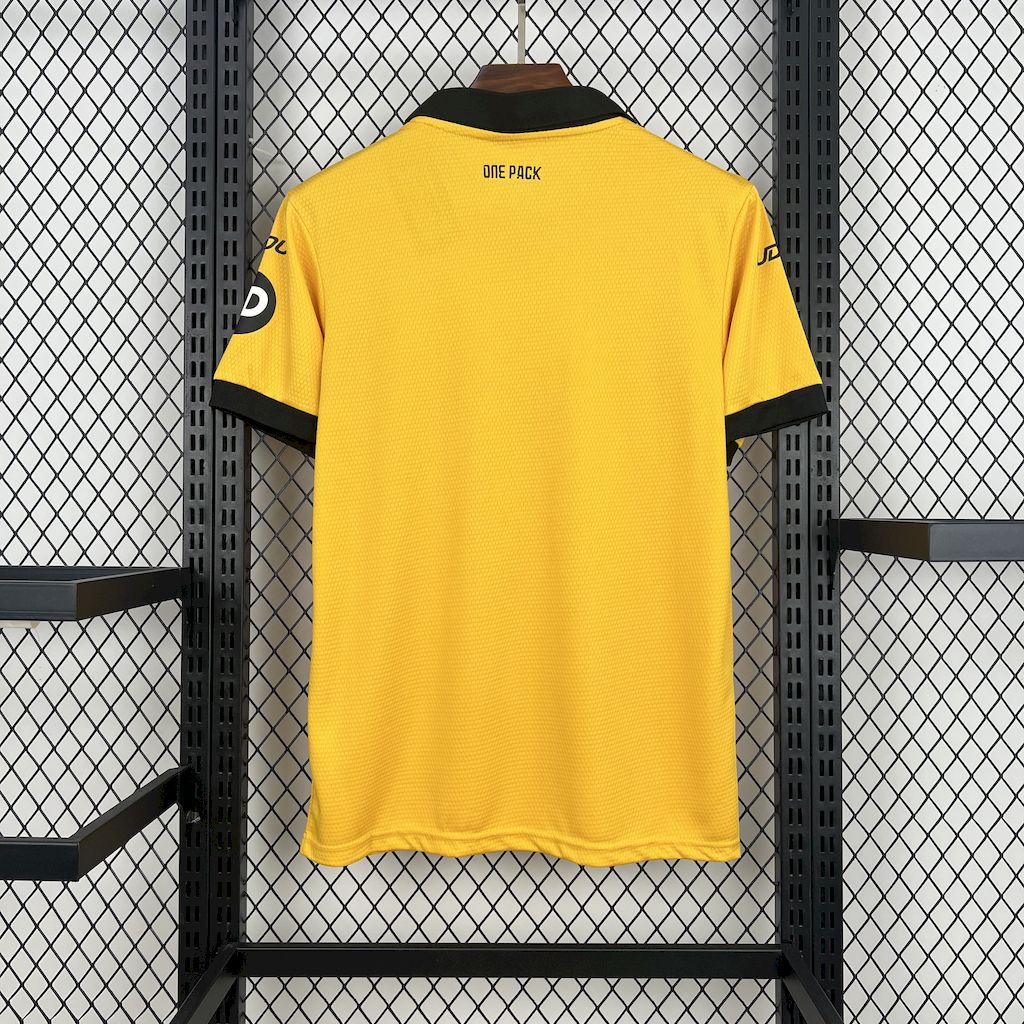 Camiseta local de los Wolves 2025/26