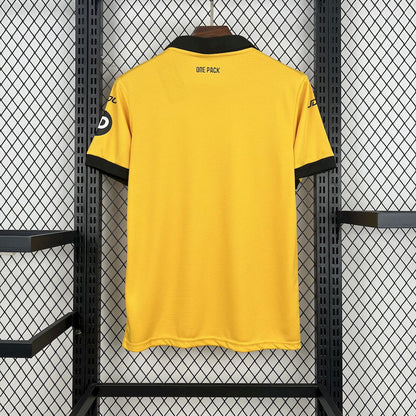 Camiseta local de los Wolves 2025/26