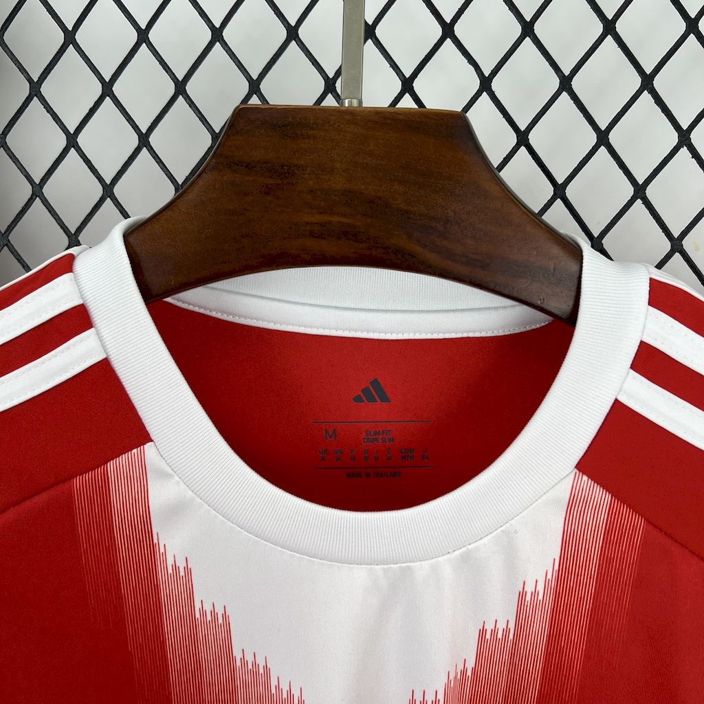 Camiseta local del Bayern de Múnich 2025/26