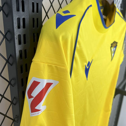 Camiseta local del Cádiz 2025/26
