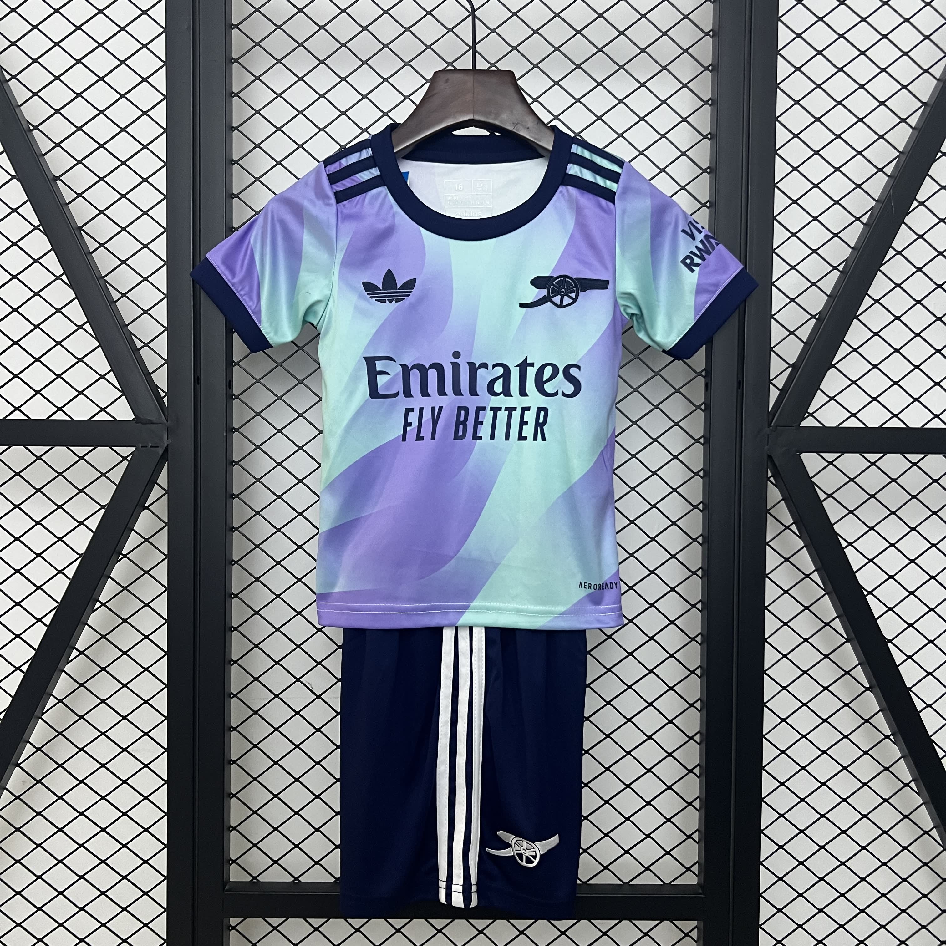 Conjunto infantil del Arsenal 24/25