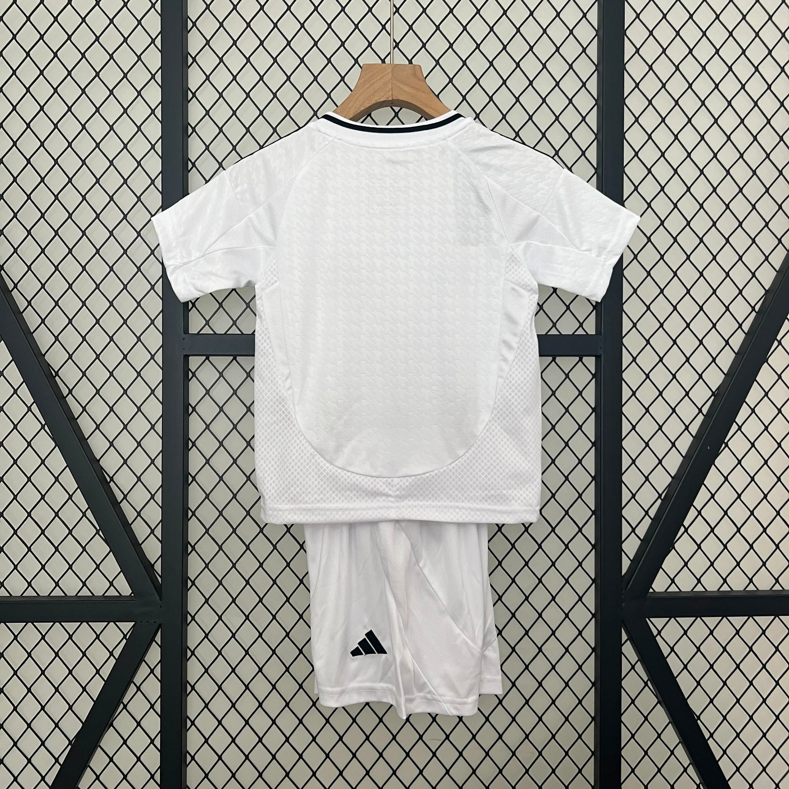 Conjunto infantil del Real Madrid 24/25