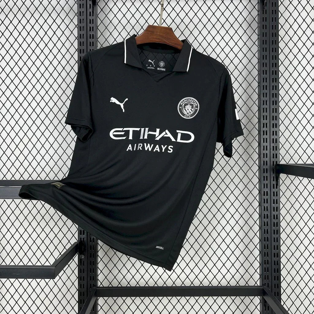 Tercera equipación del Manchester City 25/26