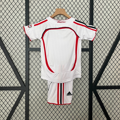 Conjunto infantil del AC Milan 24/25
