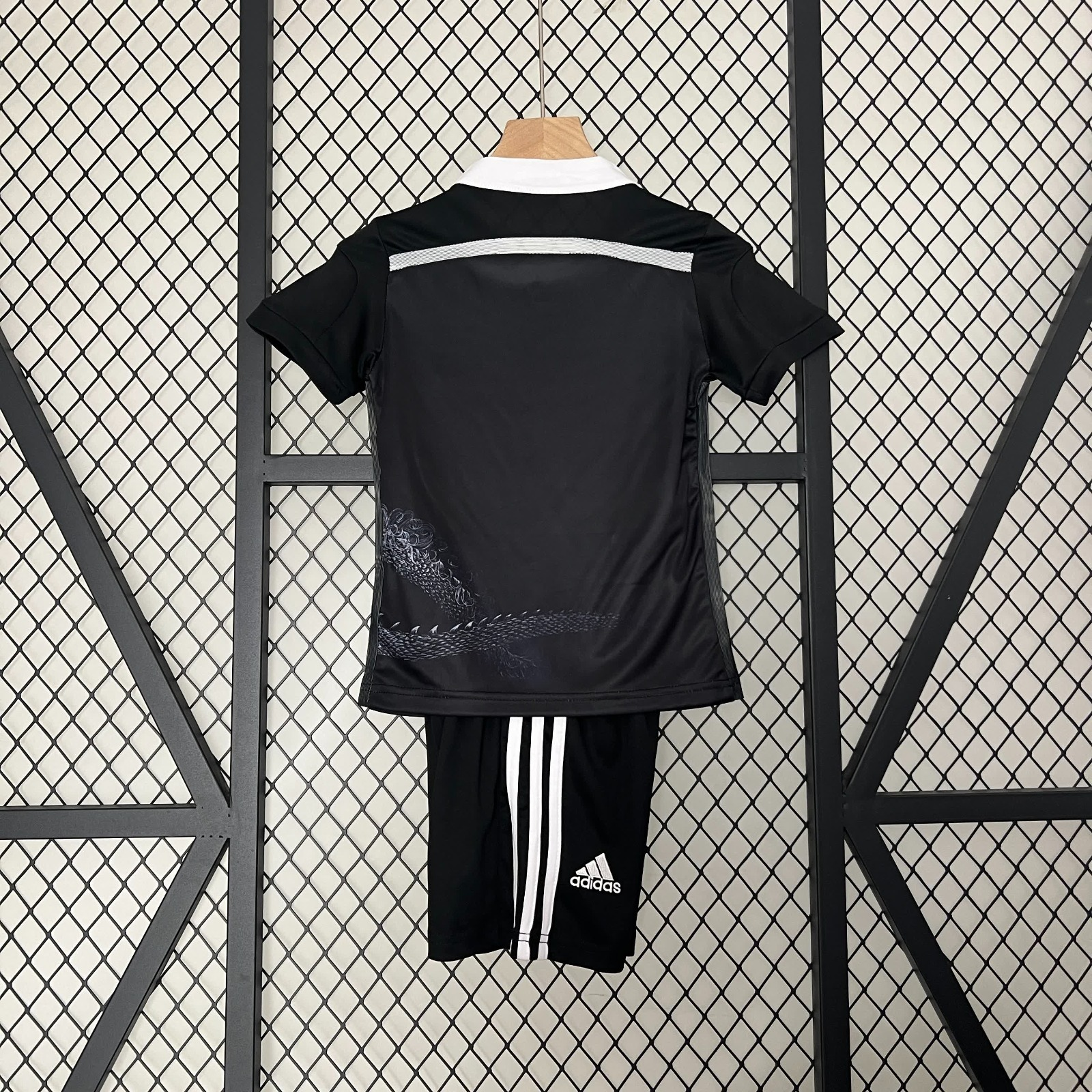 Conjunto infantil del Real Madrid 24/25