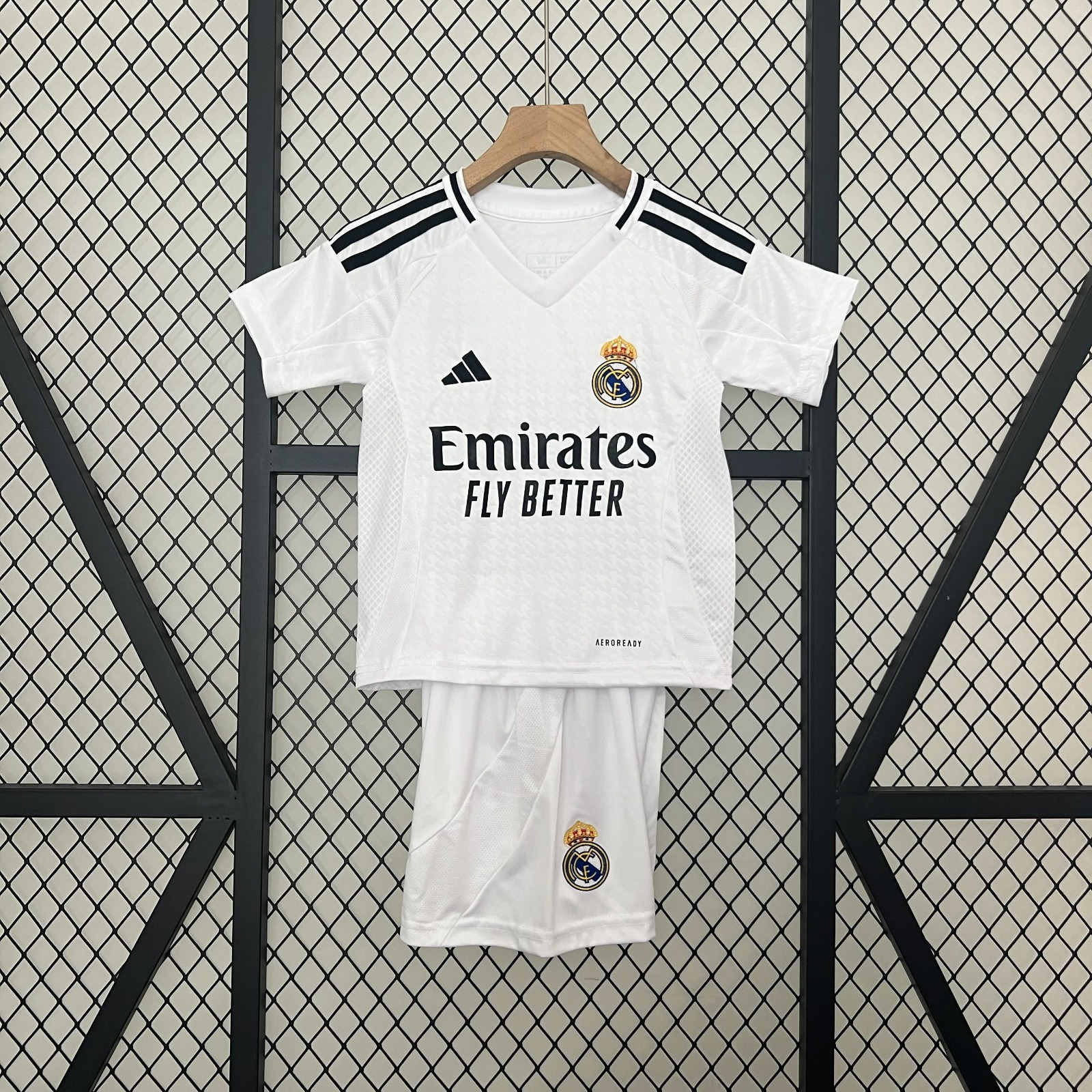Conjunto infantil del Real Madrid 24/25